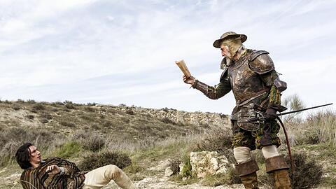 Benehmen! Tony (Adam Driver) wird von &bdquo;Don Quixote&ldquo; (Jonathan Pryce) gemaßregelt.