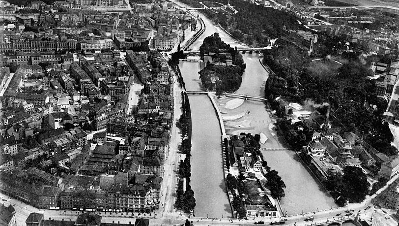 Aufnahme aus dem Heißluftballon 1898. Die Mühle ist links in der Mitte Aufnahme aus dem Heißluftballon 1898. Die Mühle ist links in der Mitte