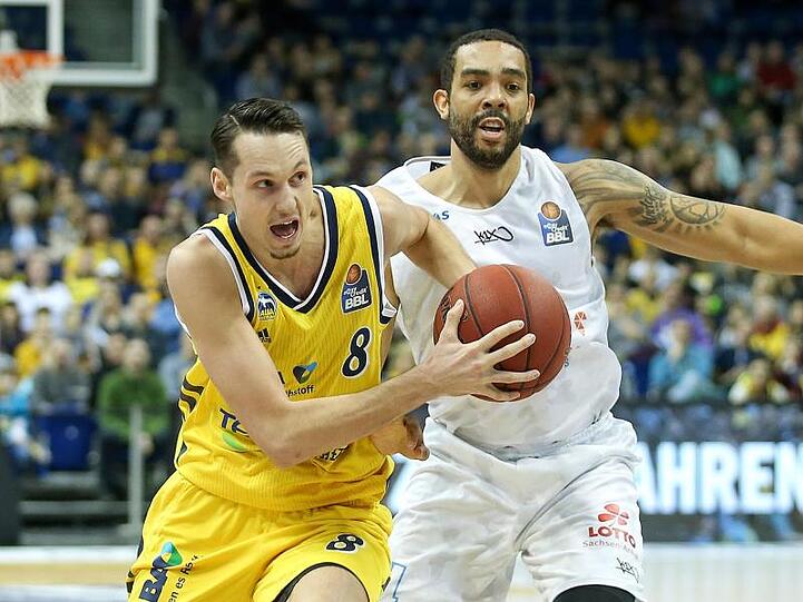 Der Schwede Marcus Eriksson (l) war Albas Topscorer.