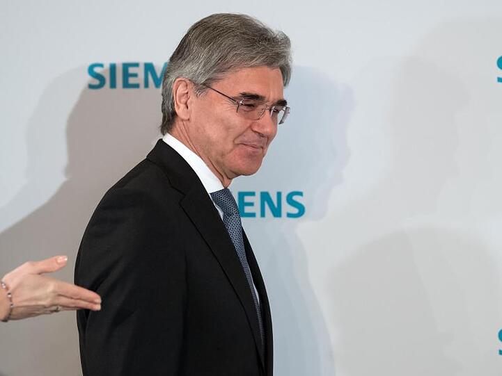 Joe Kaeser, Vorstandsvorsitzender der Siemens AG, kommt zu einer Pressekonferenz. Foto: Sven Hoppe/dpa/Archivbild