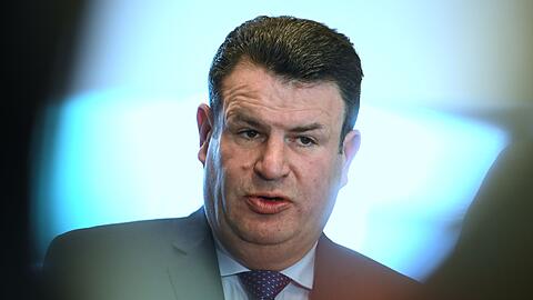 "Auch wer noch nicht perfekt unsere Sprache spricht, kann erfolgreich durchstarten", sagt Arbeitsminister Hubertus Heil (SPD).