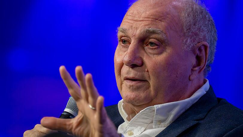 Bayerns Ehrenpr&auml;sident Hoene&szlig; stellt einen ruhigen Transfersommer in Aussicht.