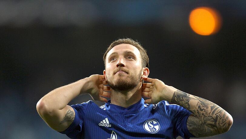 Schalkes Mittelfeldspieler Marco Höger (25) war für eine Woche suspendiert worden.
Umarmung mit Di Matteo – Höger wieder im Schalke-Training | WAZ.de - Lesen Sie mehr auf:
http://www.derwesten.de/sport/fussball/s04/umarmung-auf-dem-trainingsplatz-hoeger-wieder-im-schalke-training-id10683253.html#plx1185442048 Schalkes Mittelfeldspieler Marco Höger (25) war für eine Woche suspendiert worden.
Umarmung mit Di Matteo – Höger wieder im Schalke-Training | WAZ.de - Lesen Sie mehr auf:
http://www.derwesten.de/sport/fussball/s04/umarmung-auf-dem-trainingsplatz-hoeger-wieder-im-schalke-training-id10683253.html#plx1185442048