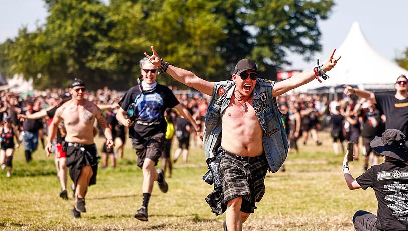 Die Metalfans sind gl&uuml;cklich.