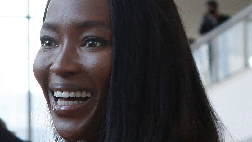 Geerbt hat Naomi ihre guten Gene wohl von ihrer Mutter, einer jamaikanischen Balletttänzerin. Die gebürtige Britin zählte neben Claudia Schiffer und Cindy Crawford zu den begehrtesten Supermodels der Neunziger. Geerbt hat Naomi ihre guten Gene wohl von ihrer Mutter, einer jamaikanischen Balletttänzerin. Die gebürtige Britin zählte neben Claudia Schiffer und Cindy Crawford zu den begehrtesten Supermodels der Neunziger.