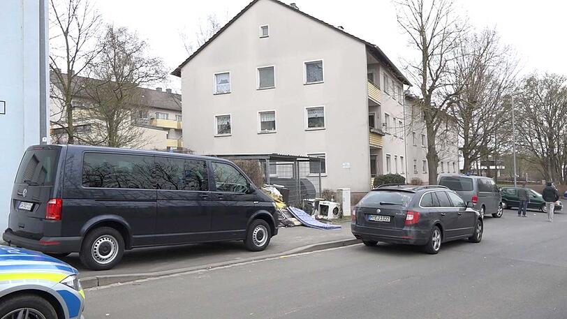 In dieser Obdachlosenunterkunft in Schweinfurt wurden erst gefährliche Chemikalien und später auch noch Waffen gefunden.