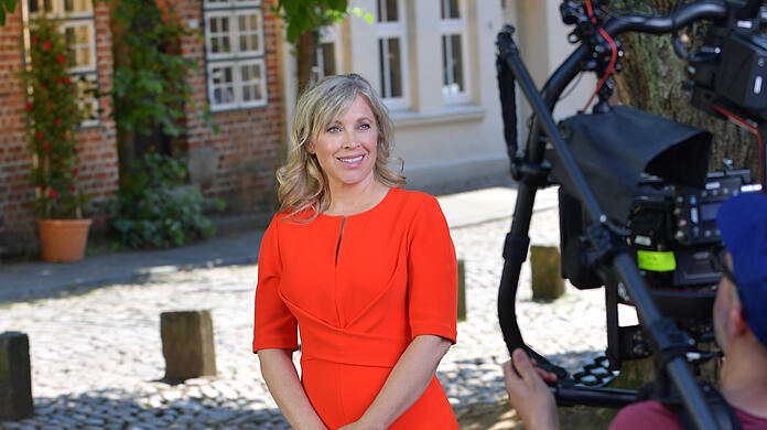 Schauspielerin Nicole Ernst als Katrin Zeese bei den Dreharbeiten zur ARD-Telenovela "Rote Rosen". Steht die Serie bald vor dem Aus?