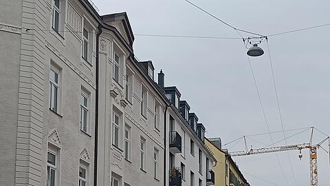Schöne Altbauten gibt es auf dem kleinen Abschnitt der Straße zwischen Landshuter Allee und Rotkreuzplatz.