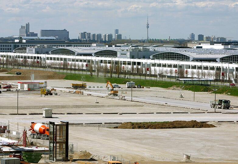 2004 wird auf dem Gelände in Riem noch gewerkelt.