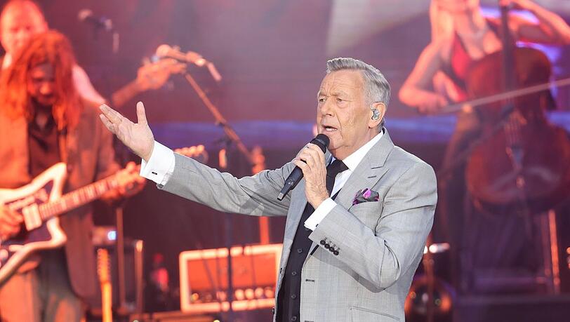 Roland Kaiser auf der Bühne bei der "Kaisermania 2025". Roland Kaiser auf der Bühne bei der "Kaisermania 2025".