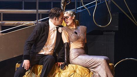 Daniel Prohaska und Andreja Zidaric in "Der Graf von Luxemburg".