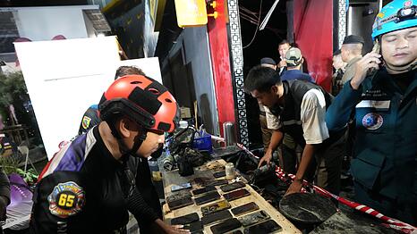 Bei einem Brand in Bangkok sollen mehrere Menschen ums Leben gekommen sein.
