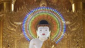 Eine Buddha-Statue in der Aung Htu Kan Tha Pagode, Pyin Oo Lwin. Eine Buddha-Statue in der Aung Htu Kan Tha Pagode, Pyin Oo Lwin.