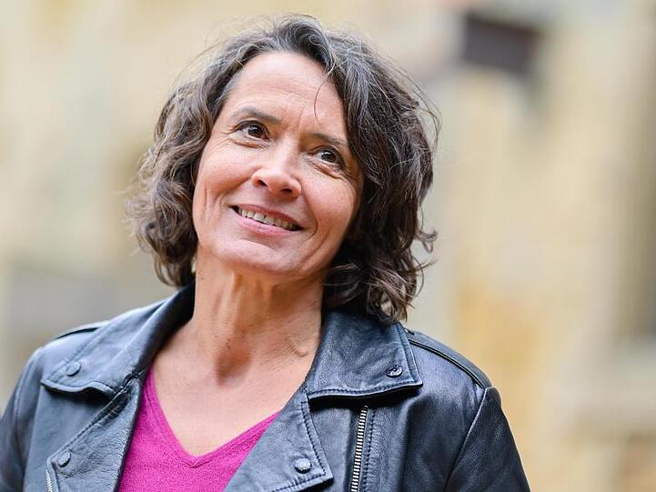 Die Schauspielerin Ulrike Folkerts 2019 bei Dreharbeiten zur Krimi-Serie "Tatort".