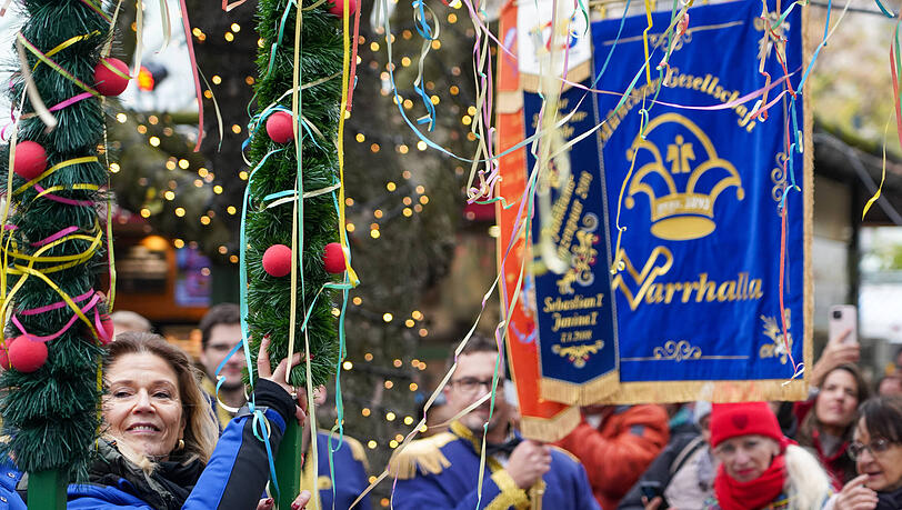 Am 11.11 um 11.11 Uhr wird traditionell die narrische Zeit in München eingeläutet. Am Viktualienmarkt wird der Auftakt gefeiert.