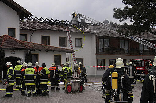 Die Feuerwehr musste anrücken: Bei einem Gasthaus-Brand in Mammingen entstand ein Sachschaden von bis zu 200 000 Euro.