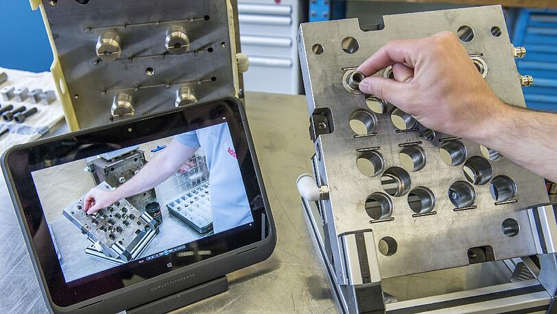 Industrie 4.0 ist das Industriekonzept der Zukunft und steht für zunehmende Digitalisierung im Industriebereich. Industrie 4.0 ist das Industriekonzept der Zukunft und steht für zunehmende Digitalisierung im Industriebereich.