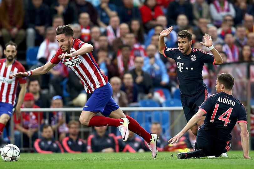 JUAN BERNAT: NOTE 5.
Fehlte in Berlin, gestern wieder Linksverteidiger. Nach vorne mit Ballverlusten, in der Rückwärtsbewegung oft überfordert. Schwacher Abschluss. Eine Fehlbesetzung.