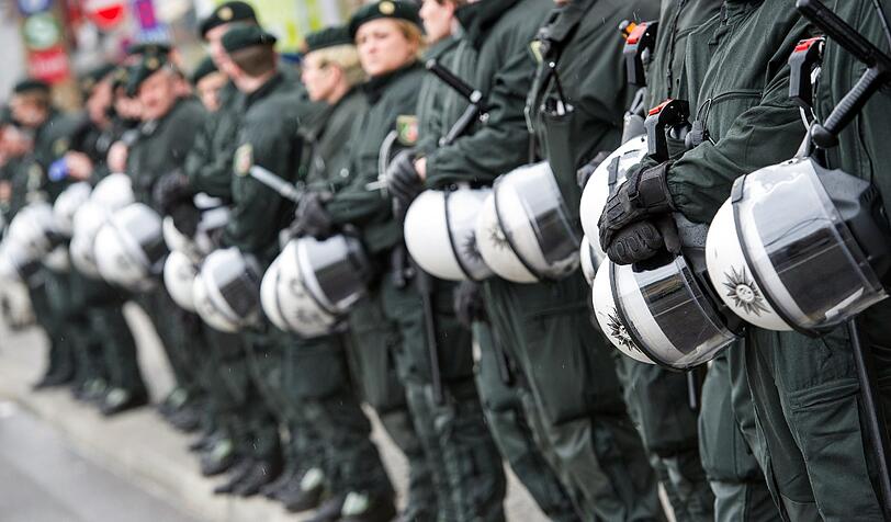 Tausende Demonstranten haben vor dem Start des NSU-Prozesses in München an das Schicksal der Opfer erinnert. Sie verlangten einen konsequenten Kampf gegen die braune Gefahr. Die Bilder!