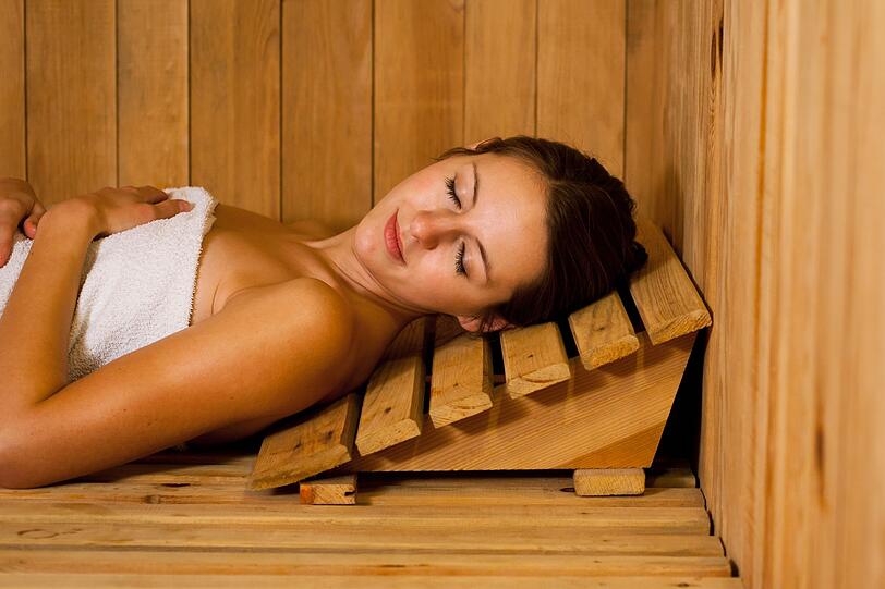 Zum Abschluss noch ein Tipp zum Entspannen: Jetzt ist genau die richtige Zeit für die Sauna. Wenn es draußen 30 Grad hat, weiß man die Hitze im Raum kaum zu schätzen. Nun macht das Indoor-Schwitzen hingegen wieder richtig Spaß. Zum Abschluss noch ein Tipp zum Entspannen: Jetzt ist genau die richtige Zeit für die Sauna. Wenn es draußen 30 Grad hat, weiß man die Hitze im Raum kaum zu schätzen. Nun macht das Indoor-Schwitzen hingegen wieder richtig Spaß.