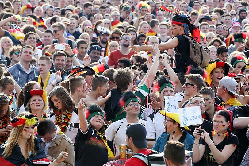 So feierten die Fans den 1:0-Sieg der Nationalmannschaft beim Public Viewing.