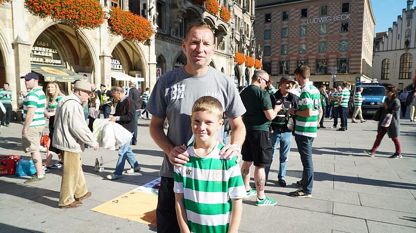 Auf dem Marienplatz feiern bereits die Celtic-Fans.