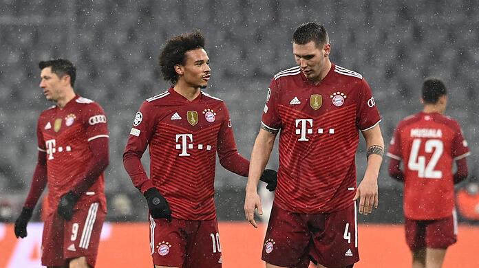 "Ich finde, dass wir den oft bei Bayern komplizierten Herbst bislang gut gemeistert haben", sagt Trainer Julian Nagelsmann über seine Mannschaft um Leroy Sané (links) und Niklas Süle.