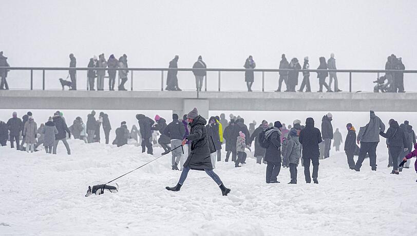 Im Nordosten und Osten bleibt es kalt.