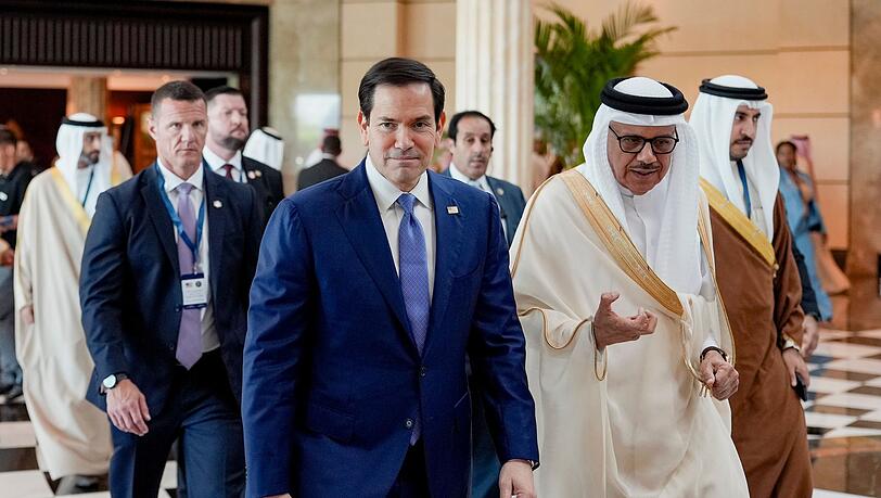 Rubio mit dem bahrainischen Au&szlig;enminister al-Sajani.