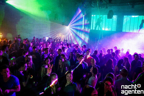 Die besten Party-Bilder vom Samstag. Hier im Neuraum.