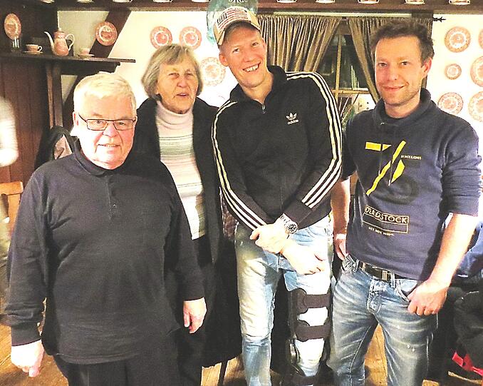 Vorsitzende Erika Schuhmacher (2. von links), v.l.n.r.: Schriftführer Joachim Krämer, der zweite Vorsitzende Thomas Meßmer und der neue Kassier Steffen Zimmermann.