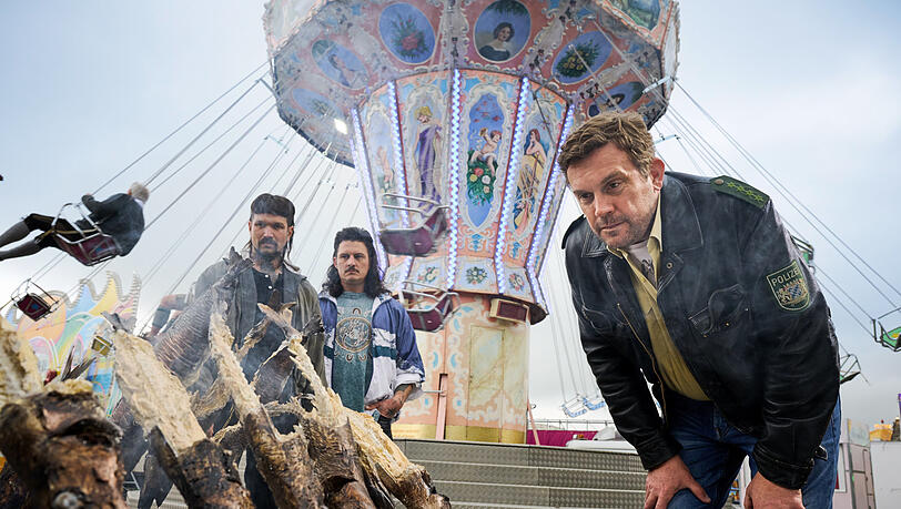 Wer hat die Steckerlfische zerstört? Franz Eberhofer (Sebastian Bezzel) muss im Schaustellerkonflikt ermittlen. Wer hat die Steckerlfische zerstört? Franz Eberhofer (Sebastian Bezzel) muss im Schaustellerkonflikt ermittlen.