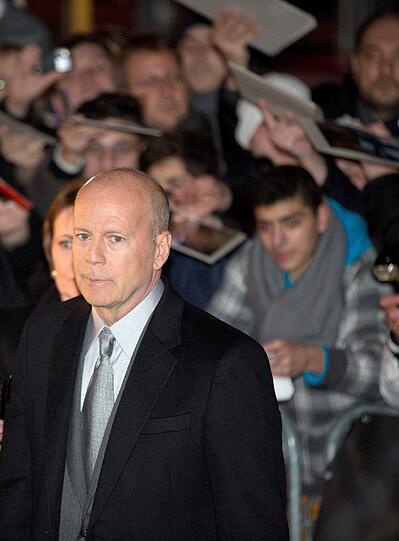 Superstar Bruce Willis bei der Premiere von "Stirb langsam 5.0" am Montagabend in Berlin.