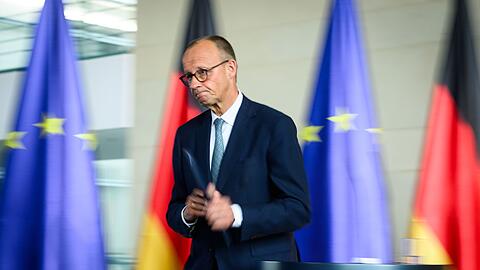 Erstmals behält sich Kanzler Merz konkrete Maßnahmen gegen Israel vor.