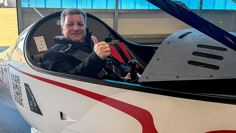 Daumen hoch: Verkehrsminister Christian Bernreiter fühlt sich sichtlich wohl. Daumen hoch: Verkehrsminister Christian Bernreiter fühlt sich sichtlich wohl.