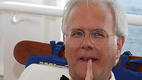 Im "Traumschiff" trug Harald Schmidt schon die Direktorenuniform - leitet er nun bald " Das Literarische Quartett"?