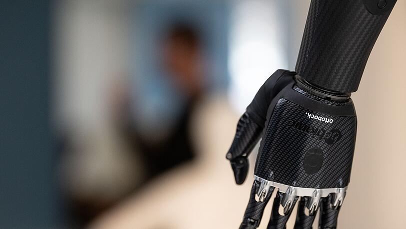 Handprothese im Showroom von Ottobock in Duderstadt. Der Orthopädietechnikhersteller geht an die Börse.