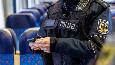 Drei M&auml;nner waren mit ihren Klagen gegen Personenkontrollen an der Grenze erfolgreich. (Illustration)