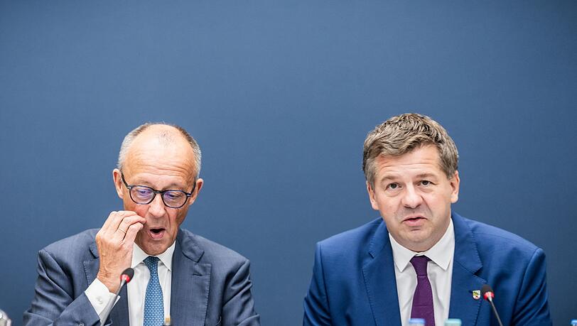 Das Wahldebakel in Sachsen-Anhalt fällt auch auf den Kanzler zurück. Das Wahldebakel in Sachsen-Anhalt fällt auch auf den Kanzler zurück.