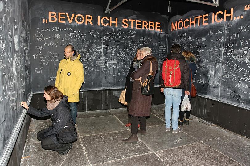 Tausend Wünsche jeden Tag: Im Weltsalon kann man sie an eine Tafel schreiben. Das kommt gut an.