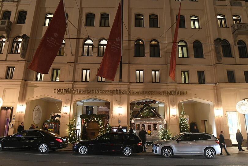 Der Ort des Geschehens: Das Hotel "Vier Jahreszeiten Kempinski" in München