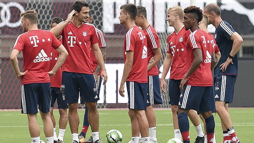 Um 11 Uhr Ortszeit bat Bayern-Trainer Carlo Ancelotti seine Stars auf einem Nebenplatz des Shanghai Stadiums zu einer ersten Einheit, nur wenig beschattet von den Hochhäusern der 24-Millionen-Einwohner-Metropole.