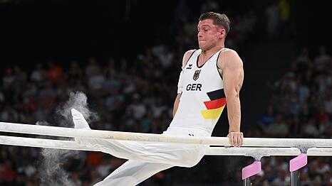 Da war die Medaille futsch: Lukas Dauser schl&auml;gt auf den Holm.