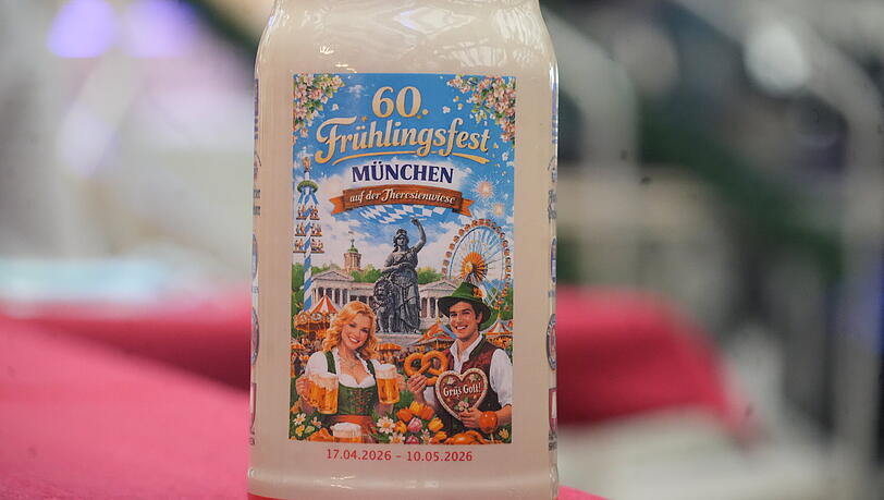 F&auml;lschlicherweise steht &bdquo;Gr&uuml;s Gott&ldquo; im Lebkuchenherzerl des diesj&auml;hrigen Fr&uuml;hlingsfestkrug-Motivs.