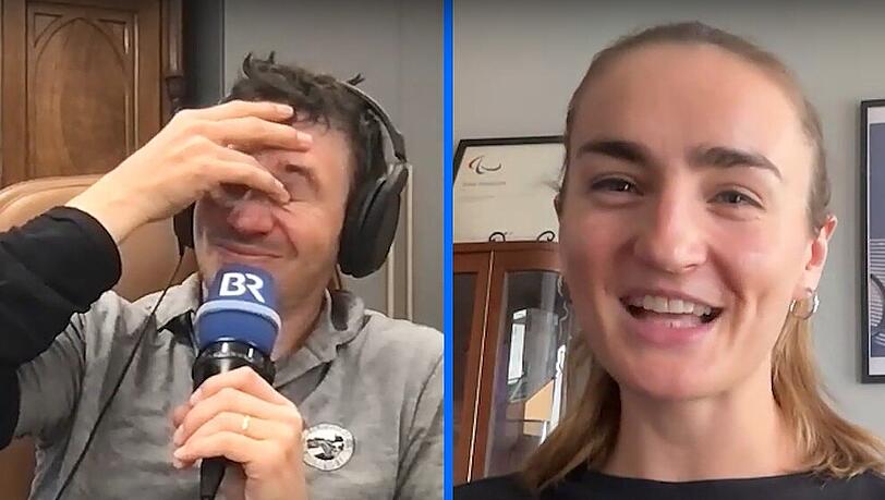 Emotional ergriffen reibt sich Felix Neureuther die Augen. Die Worte von Profi-Schwimmerin Elena Semechin ber&uuml;hren ihn sehr.