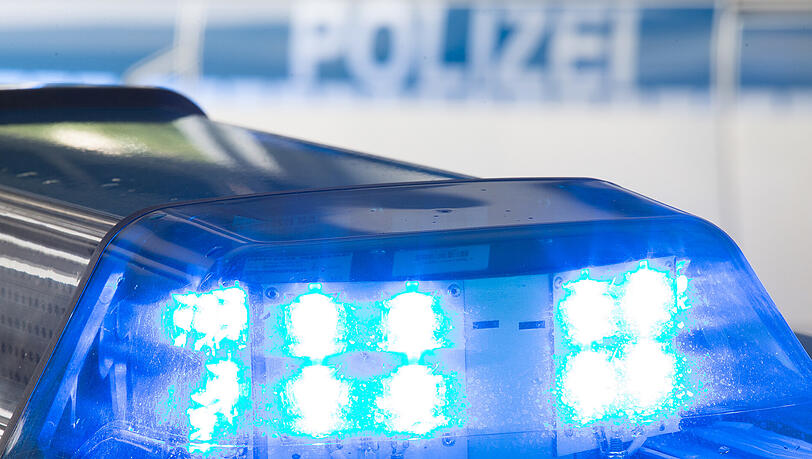 Die Polizei wurde zu einem brennenden Auto in Haar gerufen. (Symbolbild) Die Polizei wurde zu einem brennenden Auto in Haar gerufen. (Symbolbild)