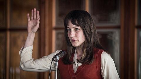 Nora (Marie Leuenberger) kämpft dafür, dass das Frauenwahlrecht endlich auch in der Schweiz eingeführt wird.