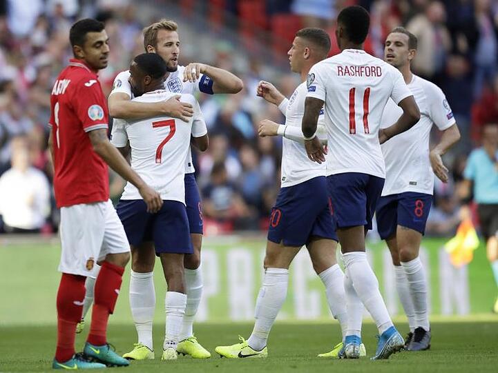 Die Engländer um Harry Kane (3.v.l) konnten gegen Bulgarien jubeln.