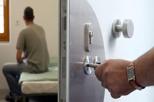 Weggesperrt: Sechs bis zehn junge Menschen könnten künftig in Pasing untergebracht werden.