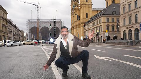 "Wenn man Lamborghini- und Ferrarifahrern den Spa&szlig; an der Lambo-Wendeschleife wegnimmt, kommen sie nicht mehr&ldquo;, glaubt Szenegastronom Pino Crocamo (68) vom Tambosi. "Von diesen G&auml;sten leben wir aber.&ldquo;